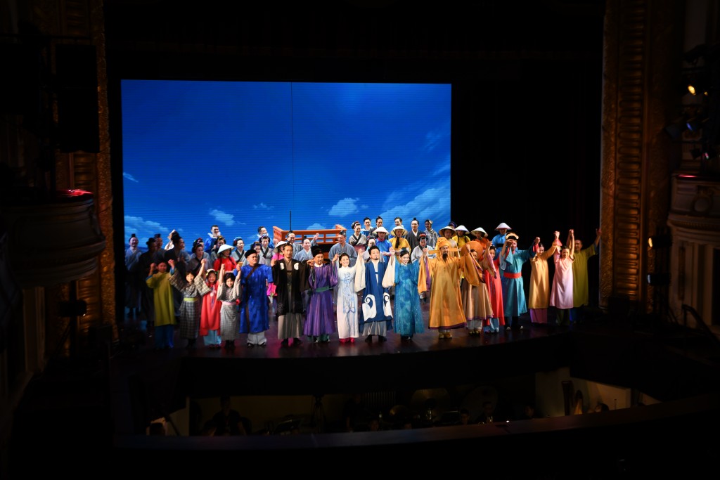 Hoàng Thái tử Nhật Bản Akishino và Công nương Kiko xem vở opera 
