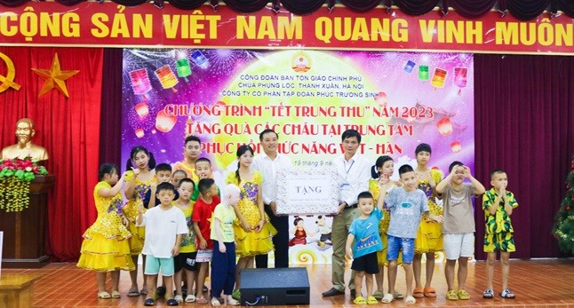 Mang Trung thu tới với trẻ em có hoàn cảnh đặc biệt khó khăn