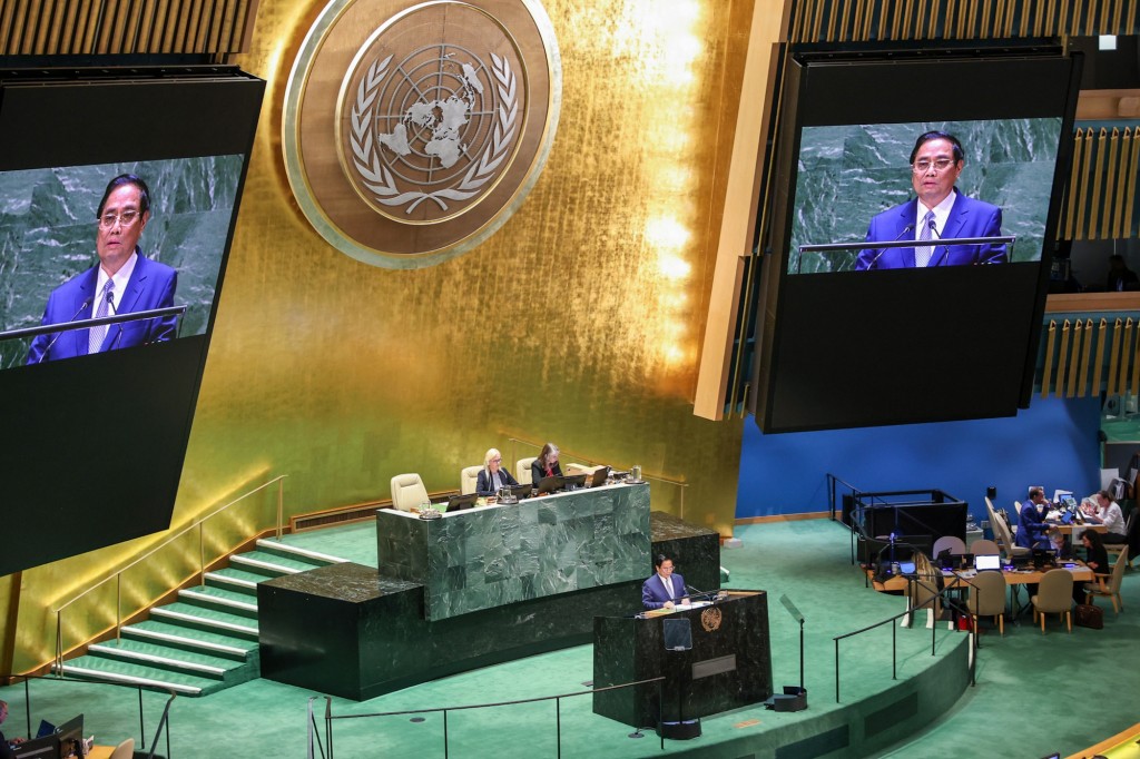 Thủ tướng đề nghị cộng đồng quốc tế tập trung thực hiện năm nhóm giải pháp chính mang tính toàn cầu, với cách tiếp cận toàn dân, tổng thể, toàn diện và bao trùm - Ảnh: VGP/Nhật Bắ