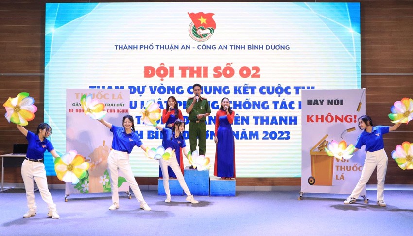 Phần thi của Liên quân Thành đoàn Thuận An - Đoàn Thanh niên Công an tỉnh. Ảnh: Ngọc Như