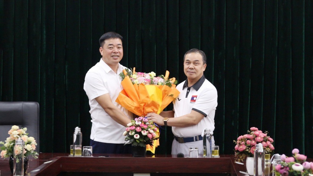 Đại sứ Đặc mệnh toàn quyền nước CHDCND Lào thăm trường Đại học Sư phạm TDTT Hà Nội