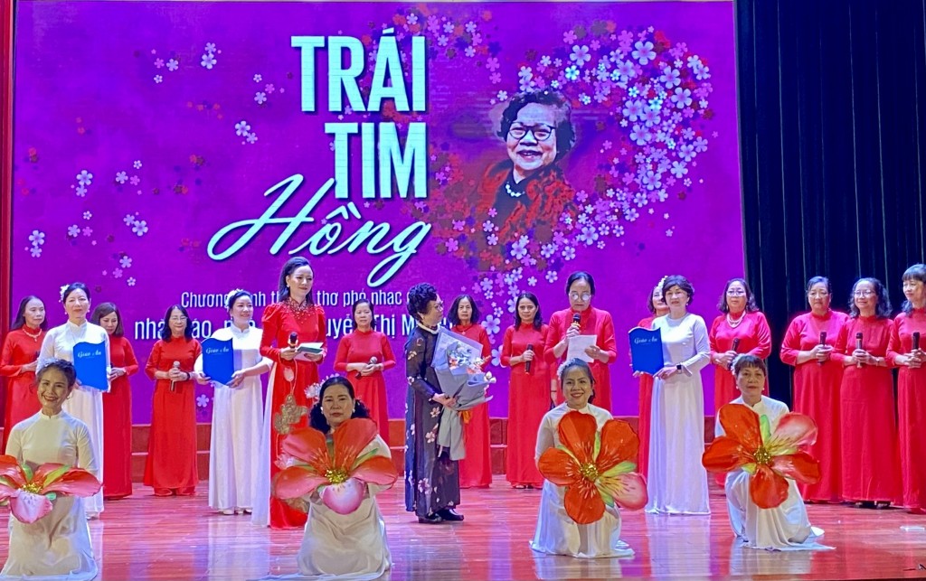 Trình diễn thơ tri ân “Trái tim hồng”