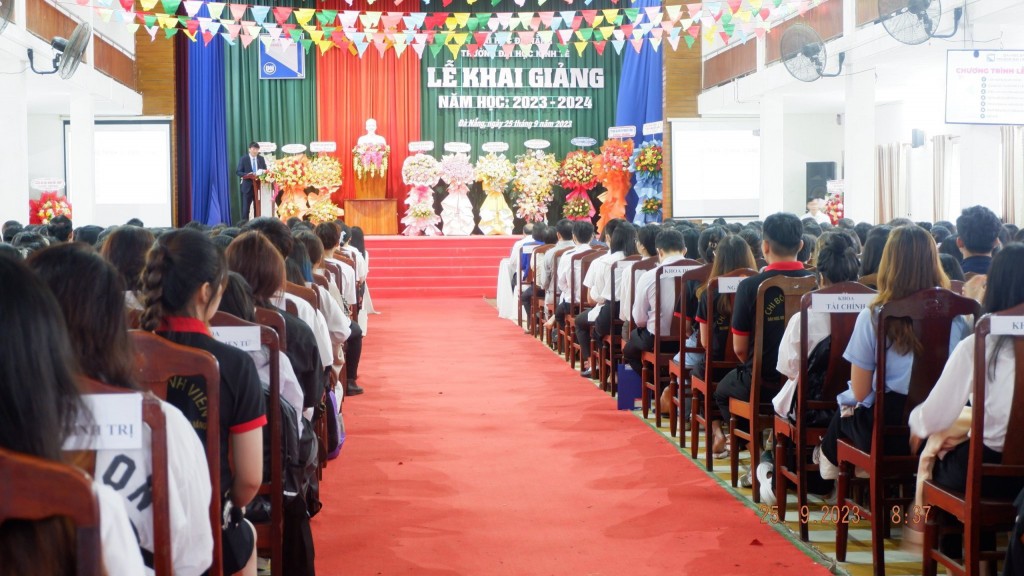 Trường Đại học Kinh tế - Đại học Đà Nẵng long trọng tổ chức Lễ khai giảng năm học 2023-2024 (ảnh Út Vũ)