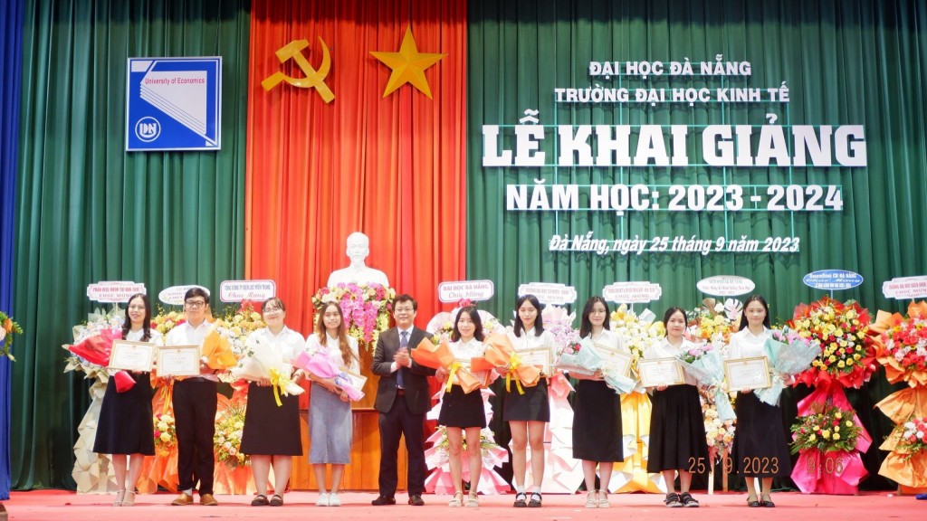 Đại học Kinh tế Đà Nẵng chào đón hơn 3.000 tân sinh viên vào năm học mới