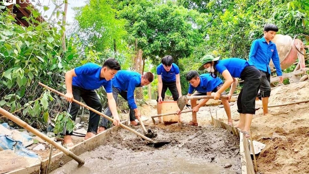 Thanh niên xã Yên Hòa thực hiện công trình thanh niên 