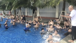 Nâng cao chuyên môn cho hướng dẫn viên dạy bơi và nhân viên cứu hộ