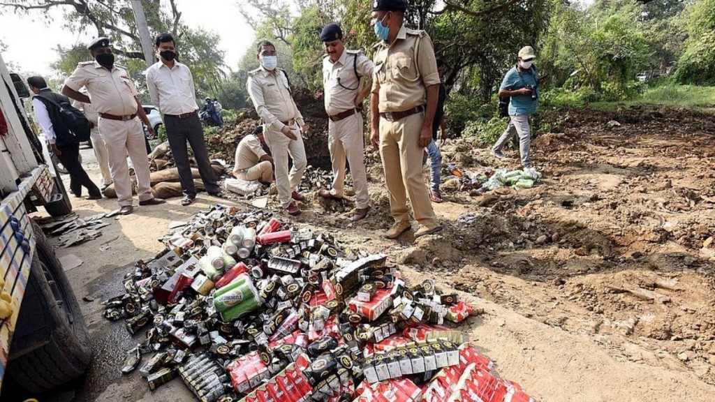 Cảnh sát Ấn Độ thu giữ rượu lậu