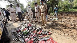 Ấn Độ: Ngộ độc rượu khiến 2 người tử vong, 2 người mất thị lực