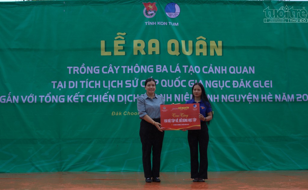 Kon Tum: Ra quân trồng cây thông ba lá gắn với Tổng kết chiến dịch Thanh niên tình nguyện hè năm 2023