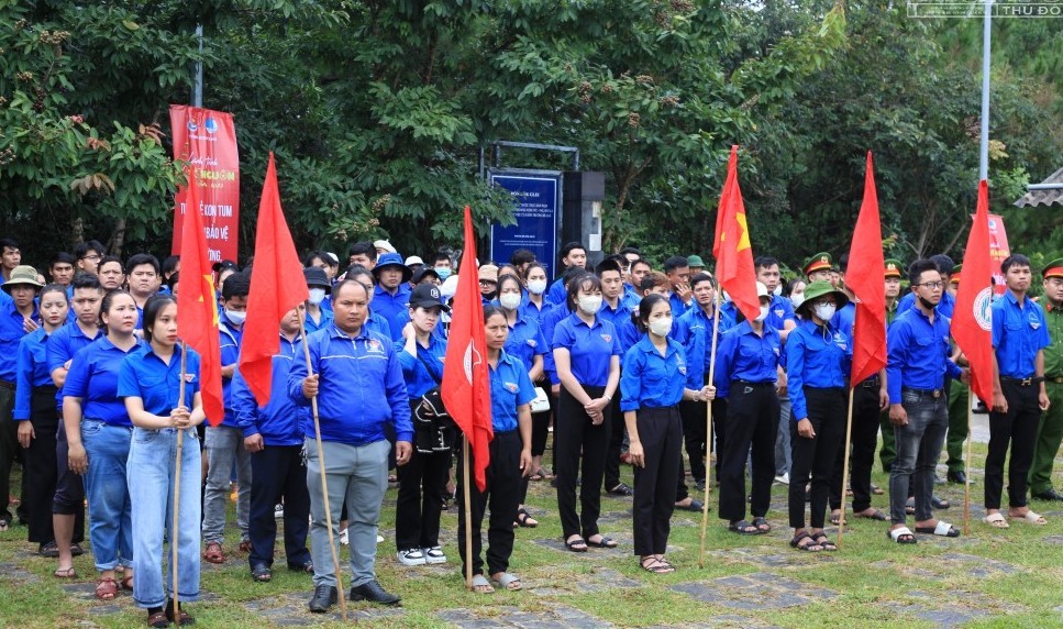 Khoảng 400 đoàn viên, thanh niên cơ sở tham gia Lễ ra quân trồng thông ba lá (Ảnh: Trần Nghĩa)