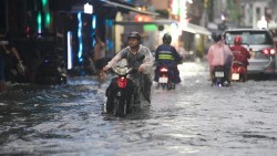 Áp thấp nhiệt đới suy yếu, đề phòng mưa lớn ở khu vực Trung Bộ