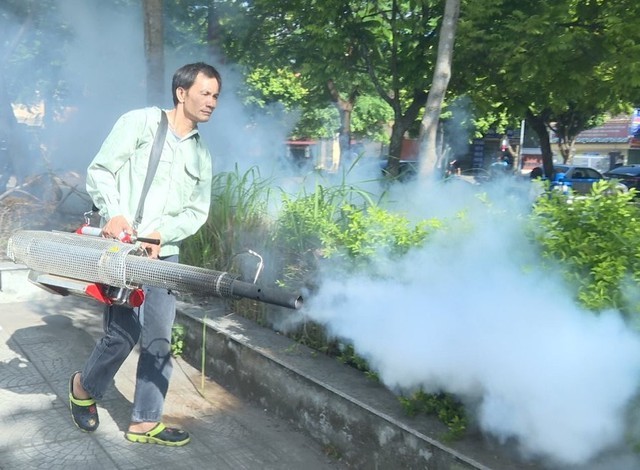 Phun thuốc định kỳ phòng chống sốt xuất huyết