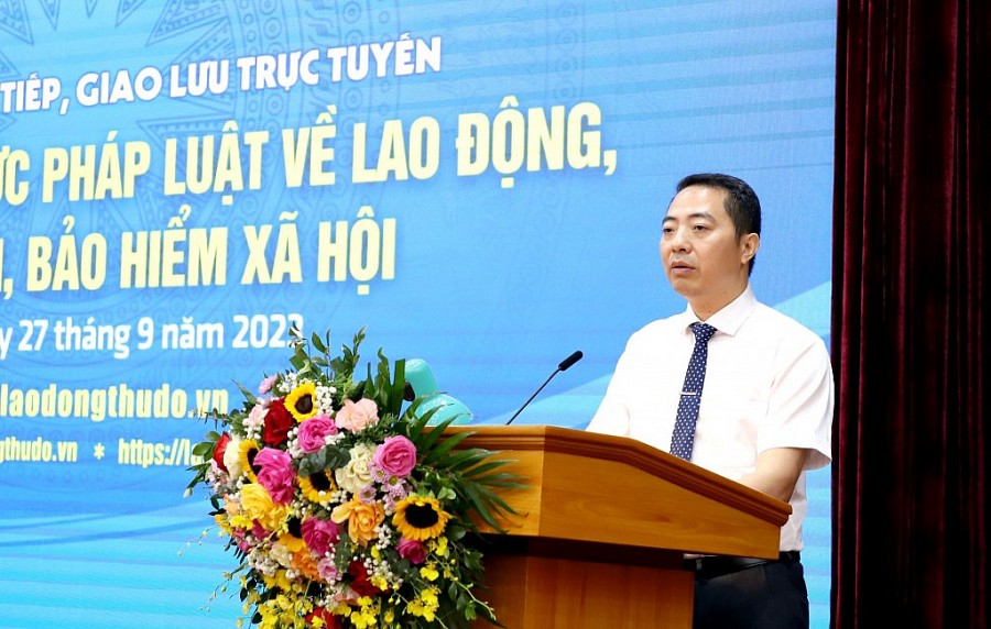 Phó Tổng biên tập báo Lao động Thủ đô Nguyễn Văn Bình phát biểu khai mạc buổi Đối thoại