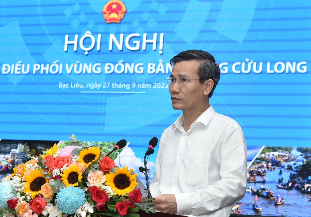 Đồng chí Cao Huy, Phó Chủ nhiệm Văn phòng Chính phủ công bố Quyết định số 974/QĐ-TT ngày 19/8/2023 thành lập Hội đồng điều phối vùng đồng bằng sông Cửu Long. Ảnh VGP/Trần Mạnh