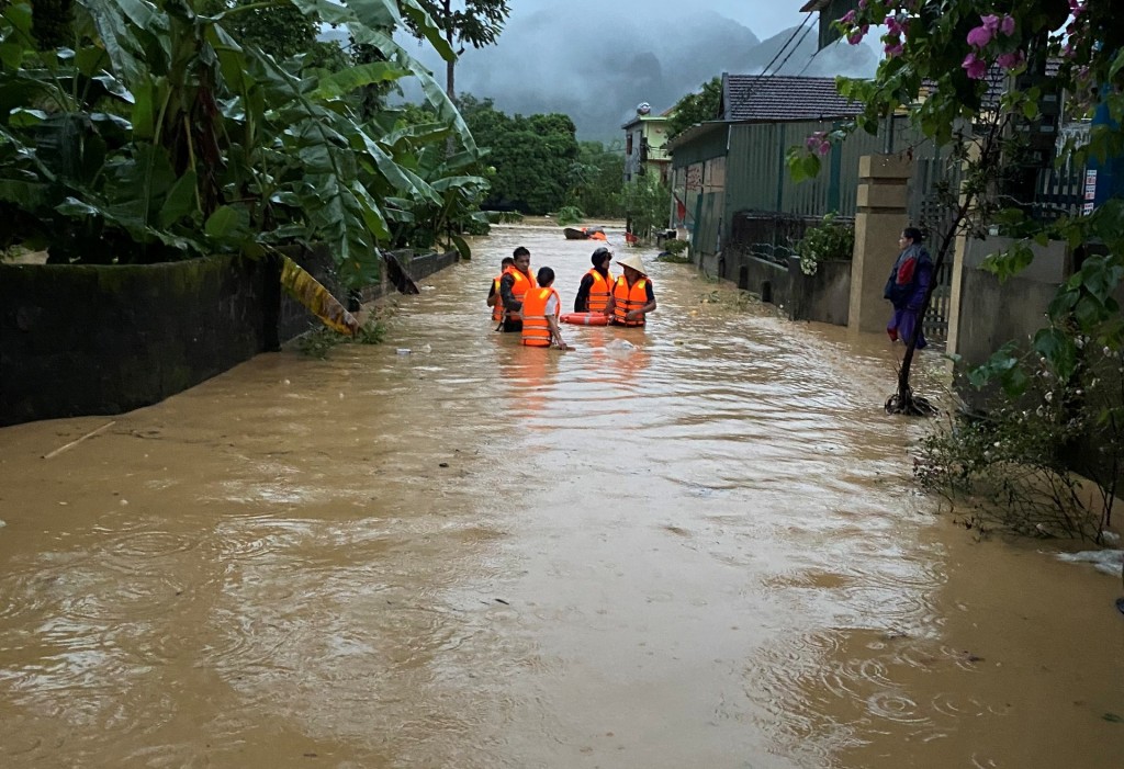 Mưa lũ gây ngập sâu ở H.Quỳ Châu