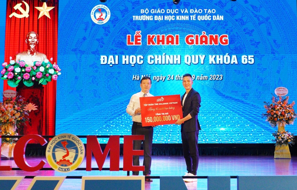 TNG Holdings Vietnam tiếp sức giấc mơ đến trường cho tân sinh viên đặc biệt khó khăn