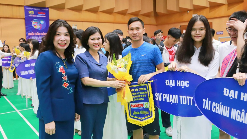 1.200 vận động viên tranh tài tại Giải Cầu lông Học sinh - Sinh viên thành phố Hà Nội