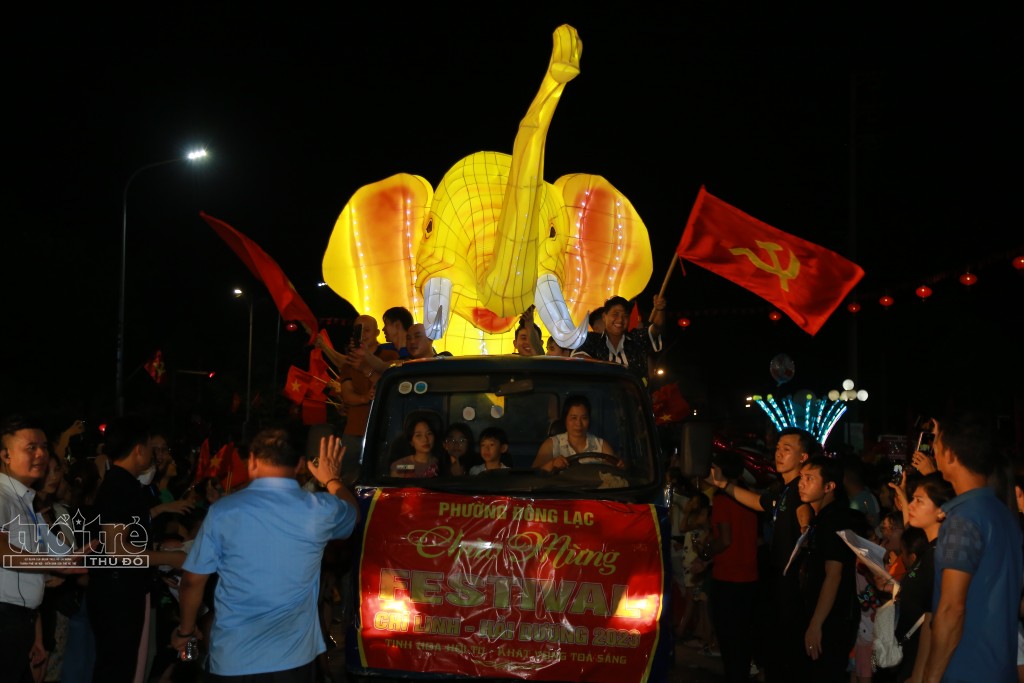 Festival Chí Linh - Hải Dương 2023: Rực rỡ sắc màu mô hình đèn Trung thu khổng lồ