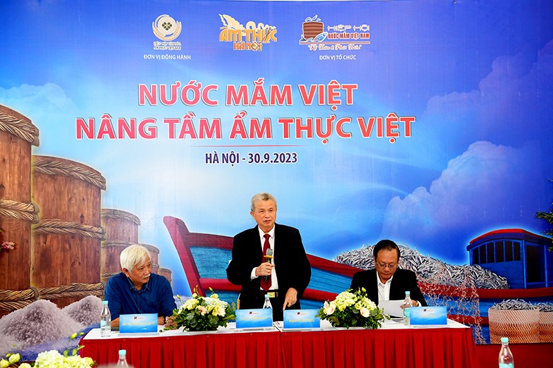 Phó Giáo sư, Tiến sĩ Trần Đáng, Chủ tịch Hiệp hội Nước mắm Việt Nam phát biểu khai mạc Toạ đàm