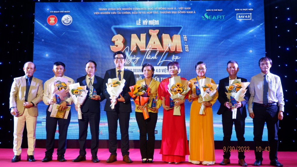 Hội đồng Doanh nghiệp 4.0 Việt Nam đẩy mạnh hợp tác, kết nối kinh doanh, xúc tiến thương mại, hỗ trợ doanh nghiệp phát triển nền tảng ứng dụng công nghệ 4.0 (ảnh Đ.Minh)