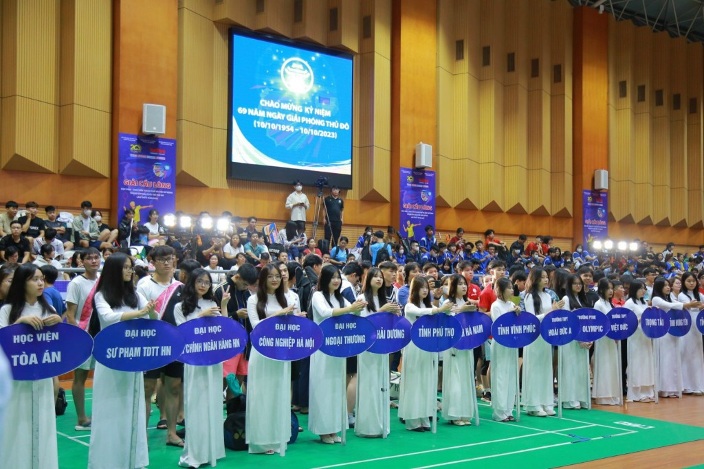  Giải cầu lông học sinh - sinh viên thành phố Hà Nội tranh cúp báo Tuổi trẻ Thủ đô luôn thu hút được nhiều học sinh sinh viên hưởng ứng tham gia