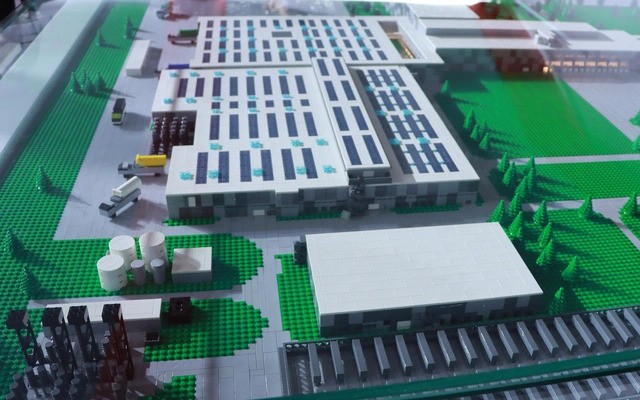 nhà máy trung hòa carbon đầu tiên trên thế giới của Tập đoàn LEGO tại tỉnh Bình Dương.