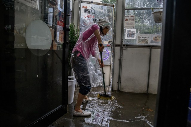Ngập lụt nghiêm trọng sau mưa lớn, New York ban bố tình trạng khẩn cấp