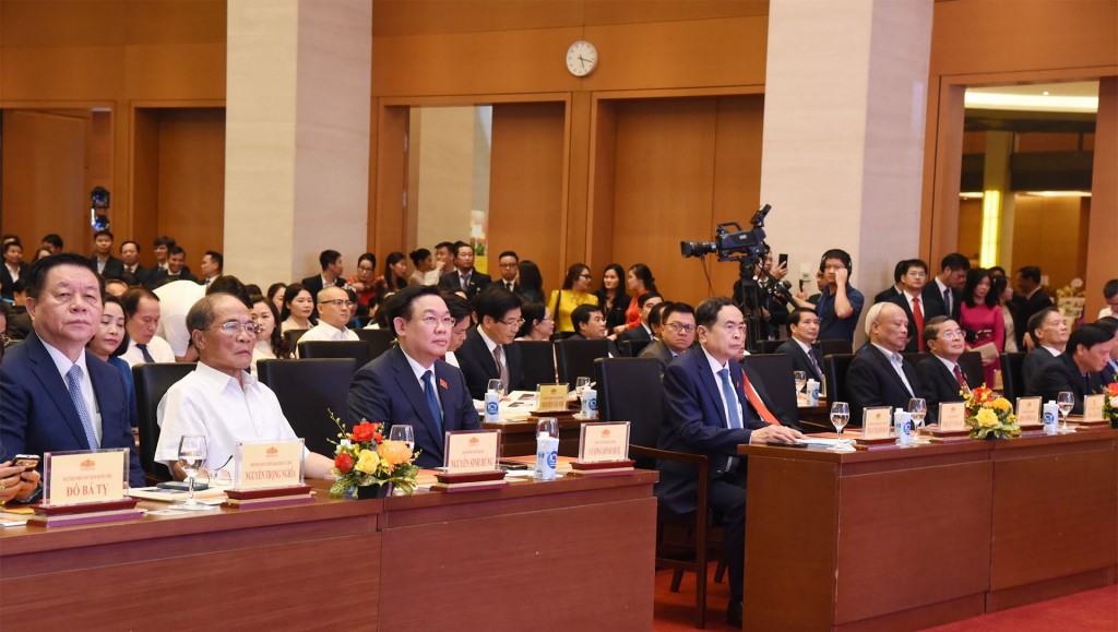 Chủ tịch Quốc hội Vương Đình Huệ các đại biểu dự Lễ đón nhận Huân chương Lao động hạng Nhất và kỷ niệm 35 năm thành lập Báo Đại biểu Nhân dân.