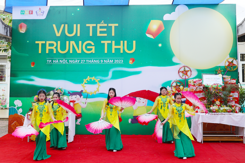 Vui Trung thu tại trường Phổ thông cơ sở Xã Đàn