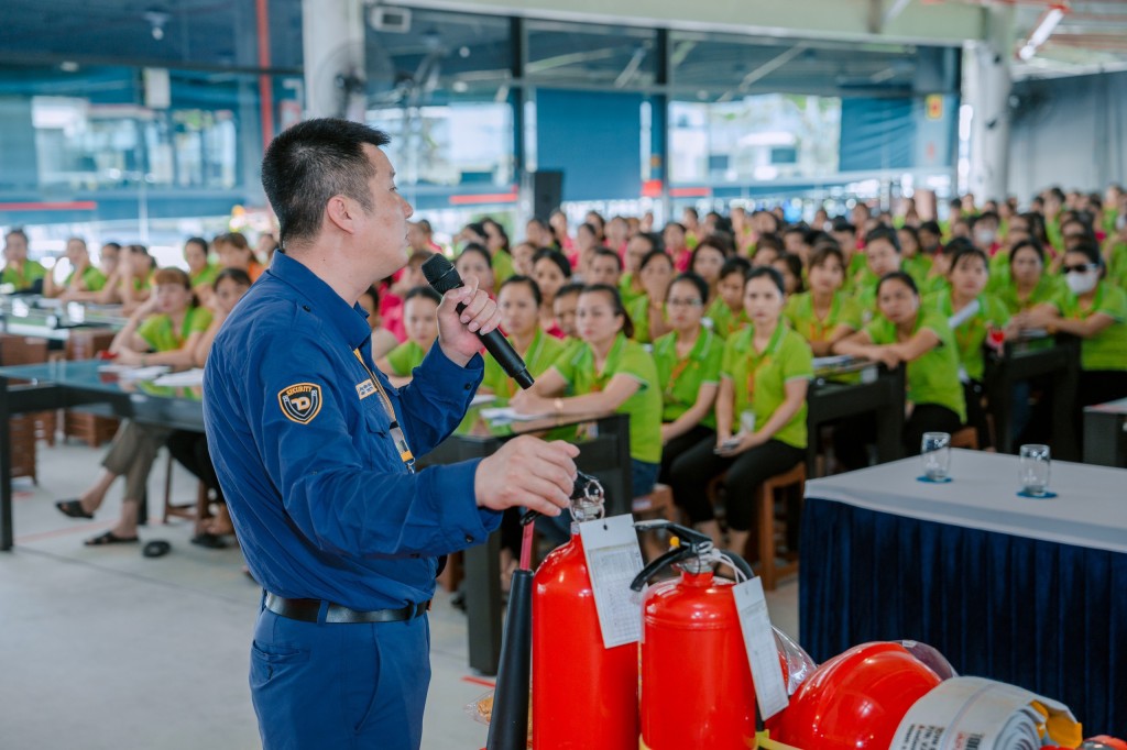 Công ty phối hợp với Phòng Cảnh sát PCCC và CNCH Công an tỉnh tổ chức các khóa đào tạo, bồi dưỡng, huấn luyện kiến thức