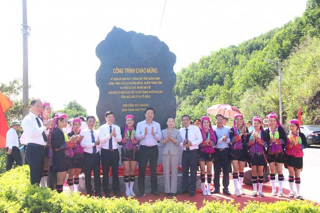 Quảng Ninh: Gắn biển công trình mừng Ngày thành lập tỉnh tại huyện Ba Chẽ