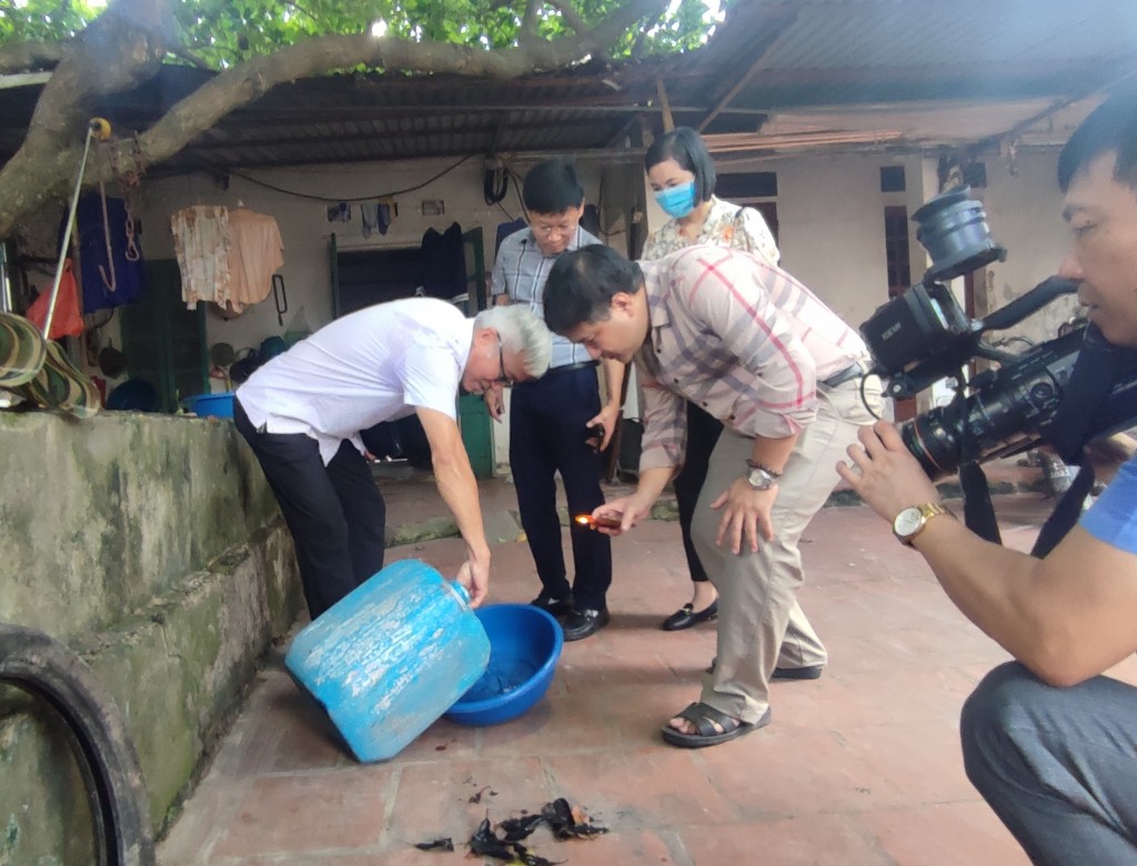 kiểm tra công tác phòng chống sốt xuất huyết tại xã Thụy Lâm, huyện Đông Anh
