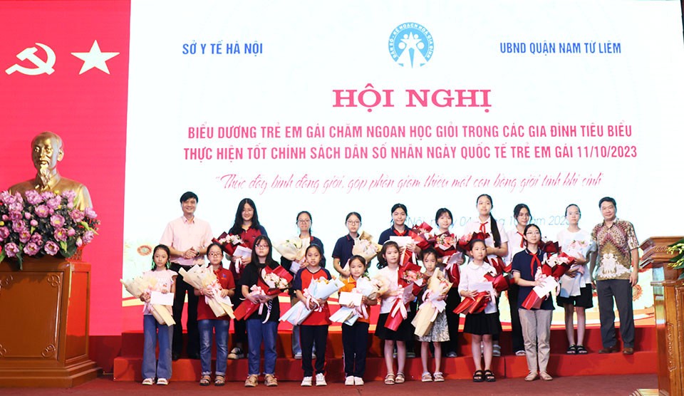 Tuyên dương 100 trẻ em gái tiêu biểu chăm ngoan, học giỏi tại Nam Từ Liêm