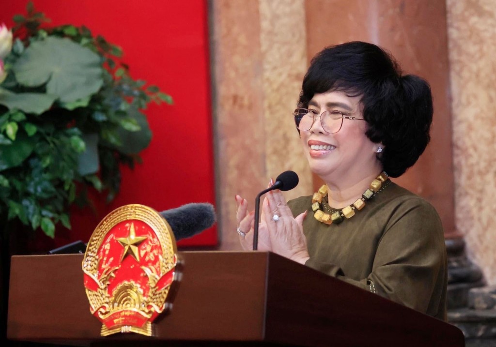 Bà Thái Hương, Anh hùng Lao động, Chủ tịch Hiệp hội Nữ doanh nhân Việt Nam phát biểu.