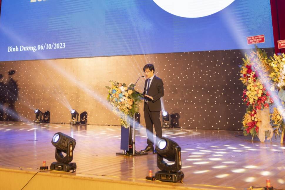 TS. Ngô Minh Đức, Hiệu trưởng Trường Đại học Quốc tế Miền Đông phát biểu tại Lễ khai giảng