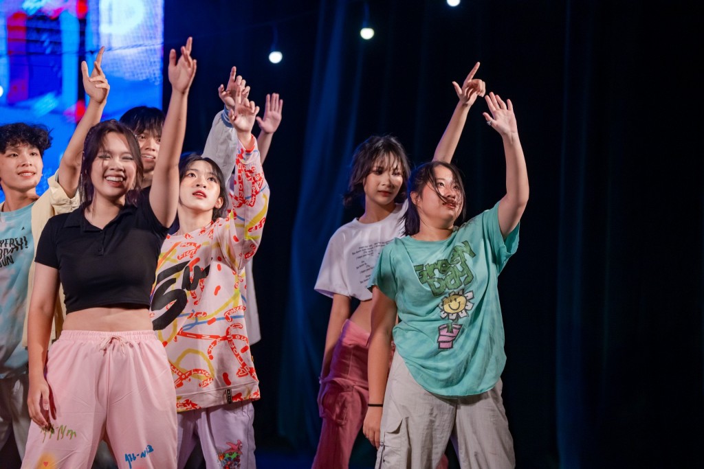 Teen trường Ams “phô diễn” sự năng động qua Showcase 2023: Ngược dòng