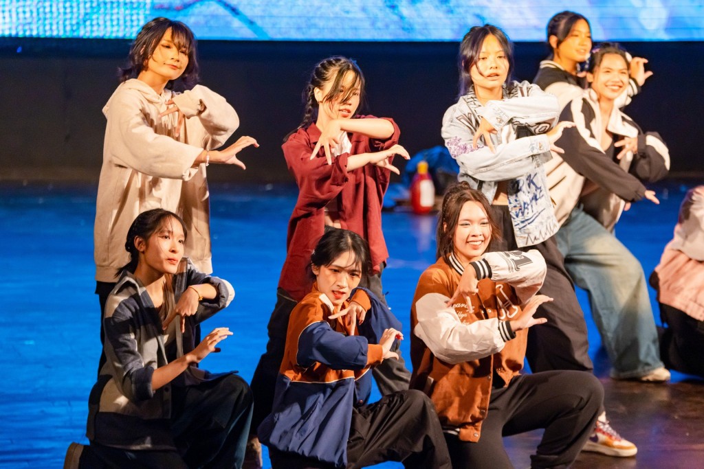 Teen trường Ams “phô diễn” sự năng động qua Showcase 2023: Ngược dòng Teen trường Ams “phô diễn” sự năng động qua Showcase 2023: Ngược dòng