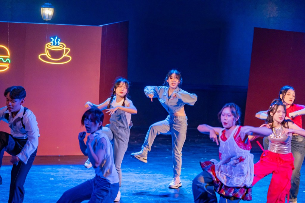 Teen trường Ams “phô diễn” sự năng động qua Showcase 2023: Ngược dòng Teen trường Ams “phô diễn” sự năng động qua Showcase 2023: Ngược dòng