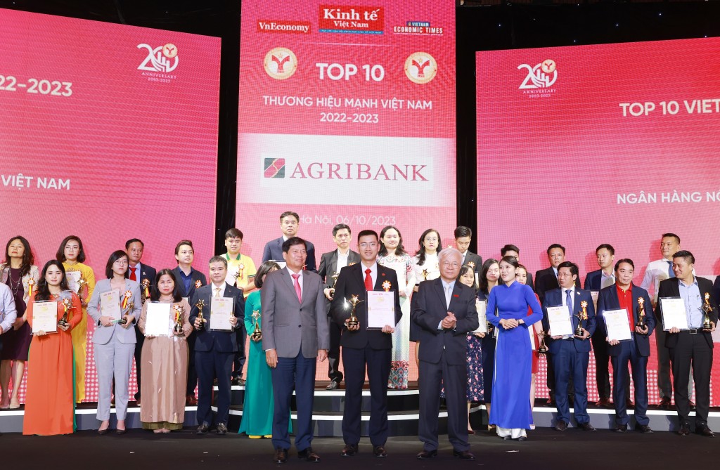 Agribank tự hào xướng tên trong “Top 10 Thương hiệu mạnh Việt Nam 2023”