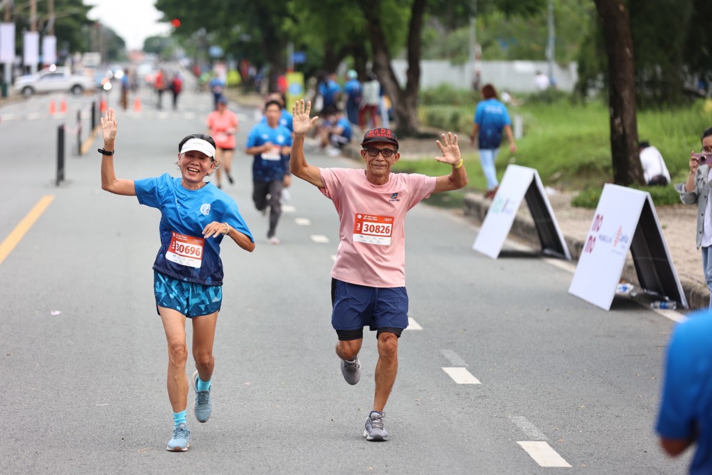 Kể cả những cô chú lớn tuổi, yêu vận động