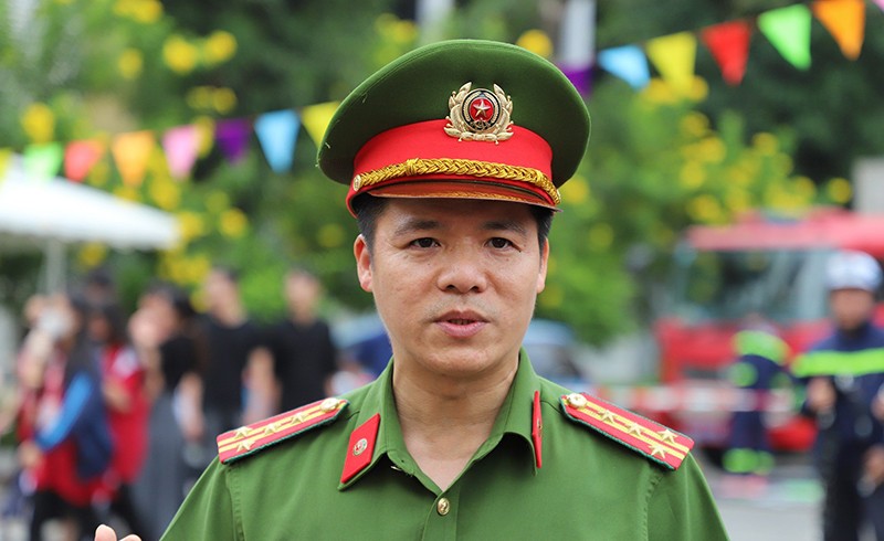 Đại tá Nguyễn Minh Khương, Phó Cục trưởng Cục Cảnh sát PCCC và CNCH trao đổi với PV tại buổi trải nghiệm