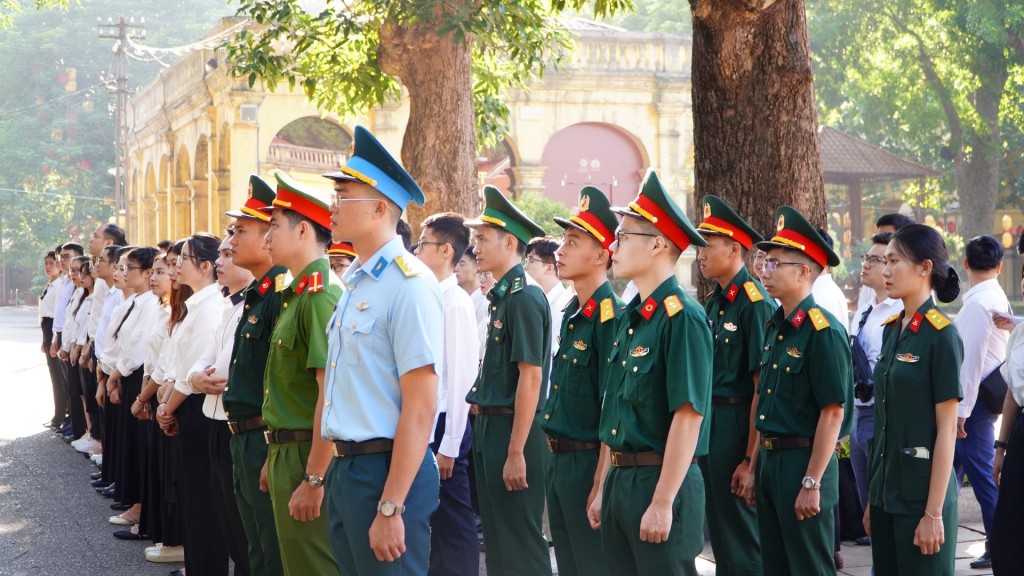 96 Thủ khoa xuất sắc dâng hương tại Hoàng thành Thăng Long 96 Thủ khoa xuất sắc dâng hương tại Hoàng thành Thăng Long