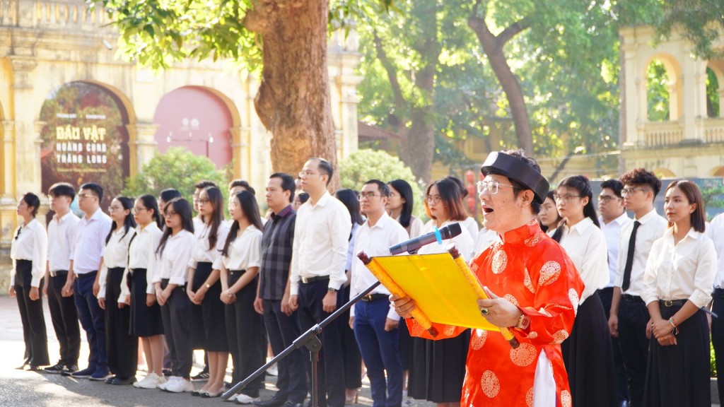 96 Thủ khoa xuất sắc của thành phố Hà Nội dâng hương tại Hoàng thành Thăng Long 96 Thủ khoa xuất sắc của thành phố Hà Nội dâng hương tại Hoàng thành Thăng Long