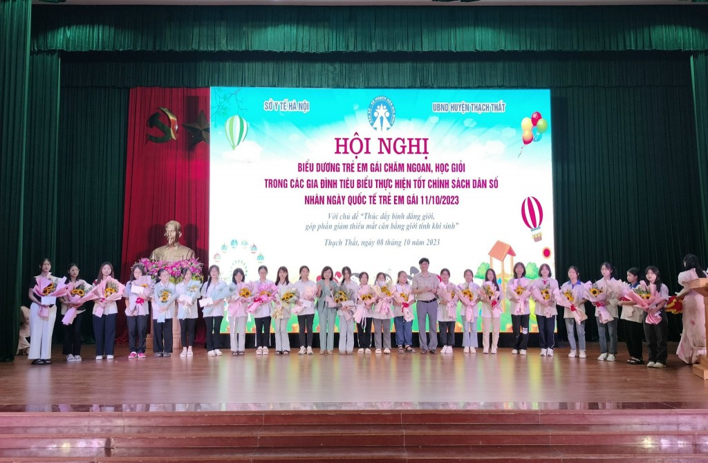 100 trẻ em gái chăm ngoan, học giỏi của huyện Thạch Thất được biểu dương