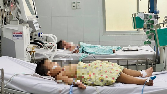 Bệnh nhân tay chân miệng dồn về bệnh viện tại TP Hồ Chí Minh