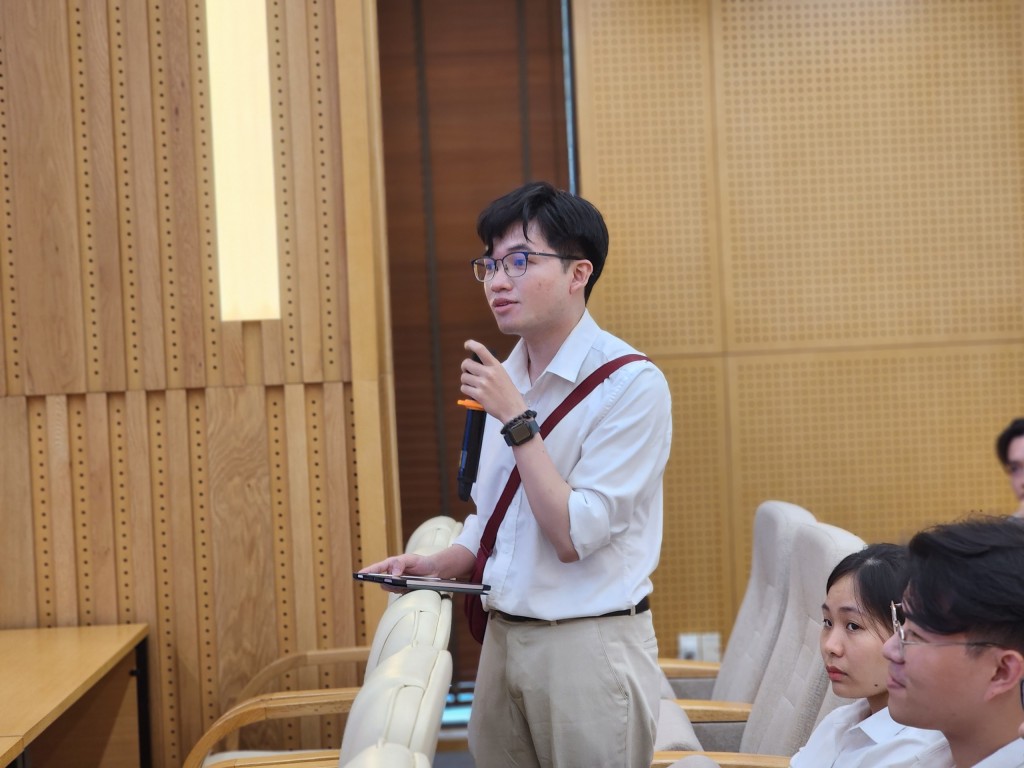 Thủ khoa Đại học Y Hà Nội đặt câu hỏi tại chương trình