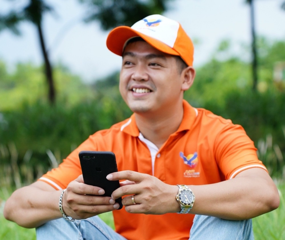 CEO Phạm Chí Thanh trong vai trò hướng dẫn viên du lịch