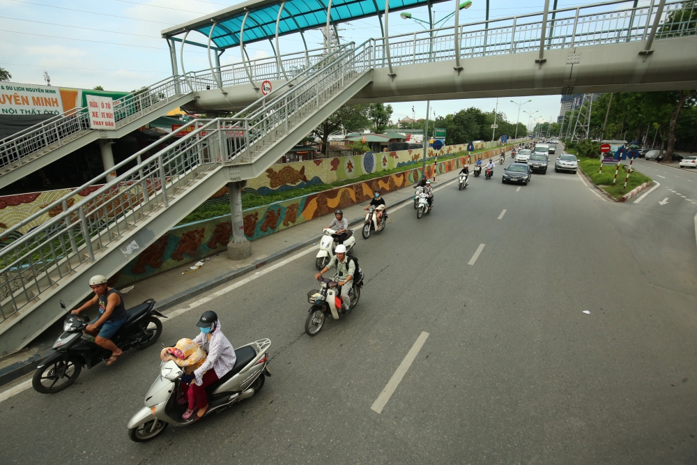 [Chùm ảnh]: Hà Nội yên bình nhìn từ trên xe buýt hai tầng