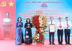 Gắn biển công viên 190 tỷ đồng chào mừng 20 năm thành lập quận Long Biên