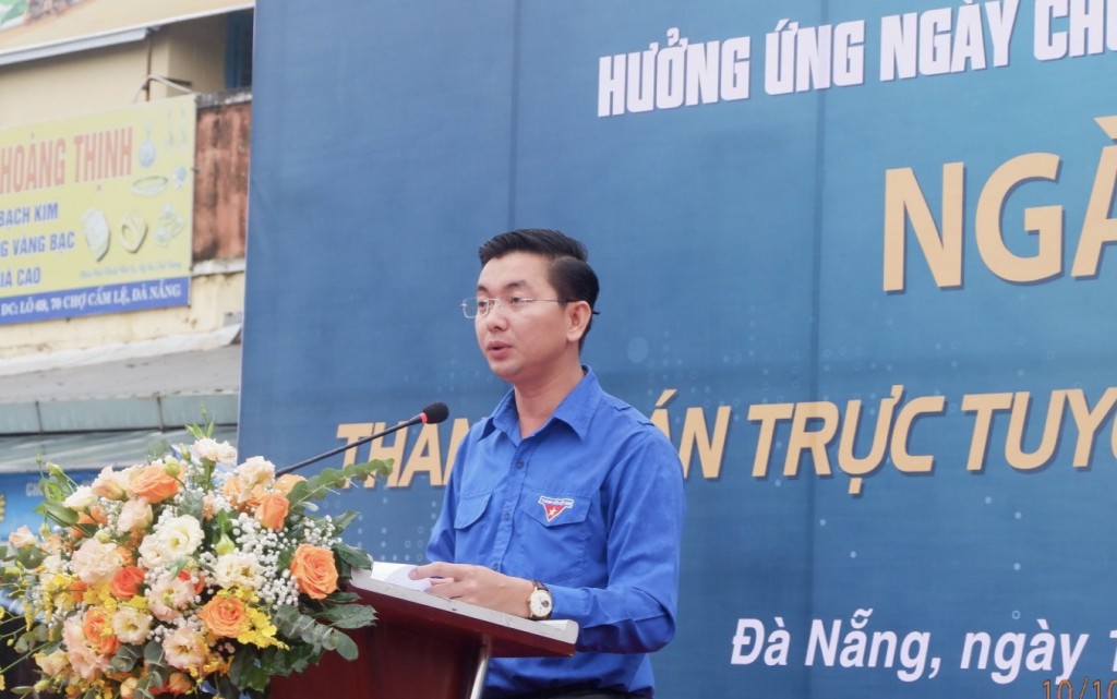 Anh Nguyễn Bá Duân, Phó Bí thư Thành đoàn Đà Nẵng, Chủ tịch Hội Liên hiệp Thanh niên TP Đà Nẵng phát biểu tại ngày hội 